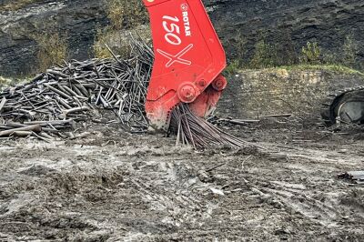 Mobile Schrottschere im harten Einsatz